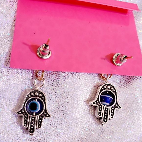 Crystal blue mantra eye hand earrings - Picture 5 of 9